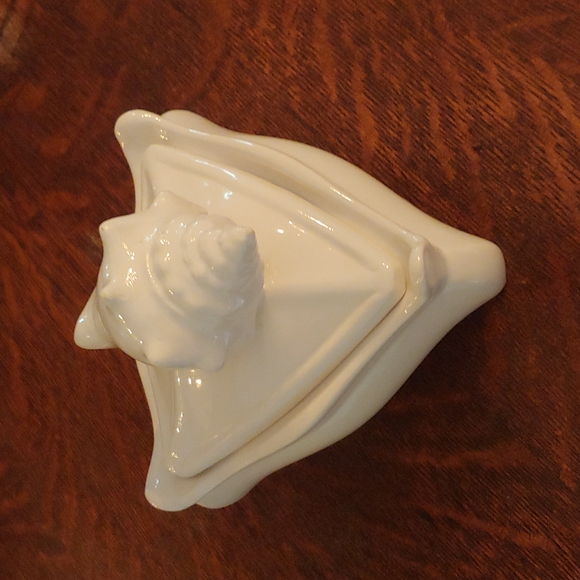 Seashell Porcelain Covered Dish - Picture 9 of 16
